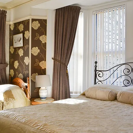 Lyndale House 度假居 佩特利布里奇