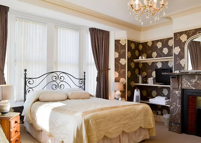 Holiday home Lyndale House *