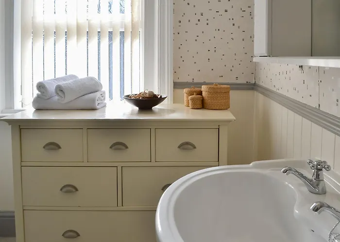 Lyndale House פאטלי ברידג'