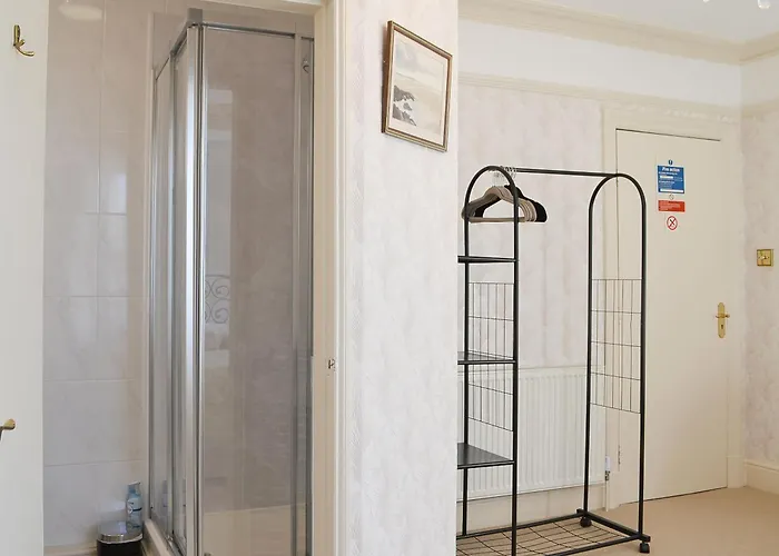 Lyndale House פאטלי ברידג'